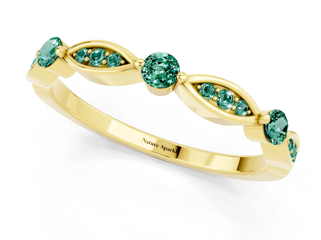Alternating Marquise and Round Green Sapphire Milgrain Band in Yellow gold with Bezel Setting
