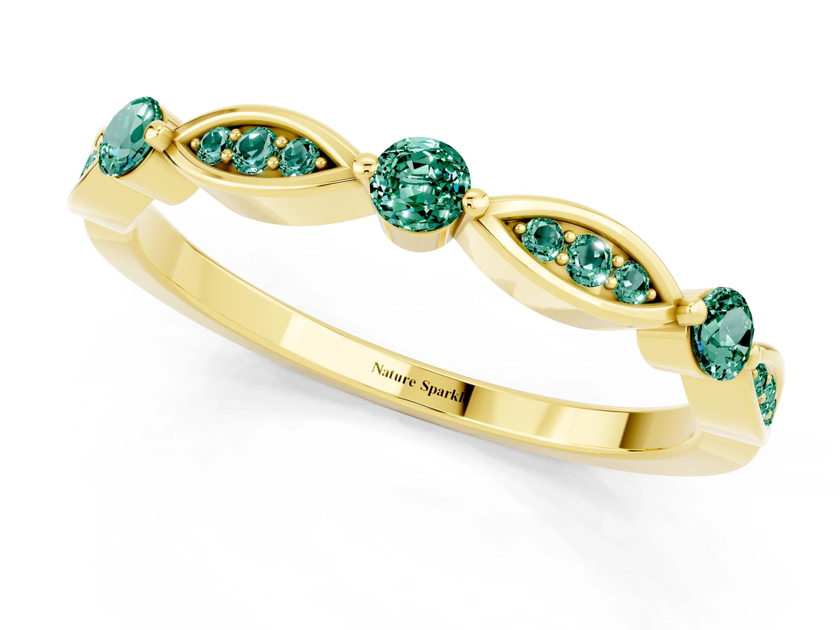 Alternating Marquise and Round Green Sapphire Milgrain Band in Yellow gold with Bezel Setting