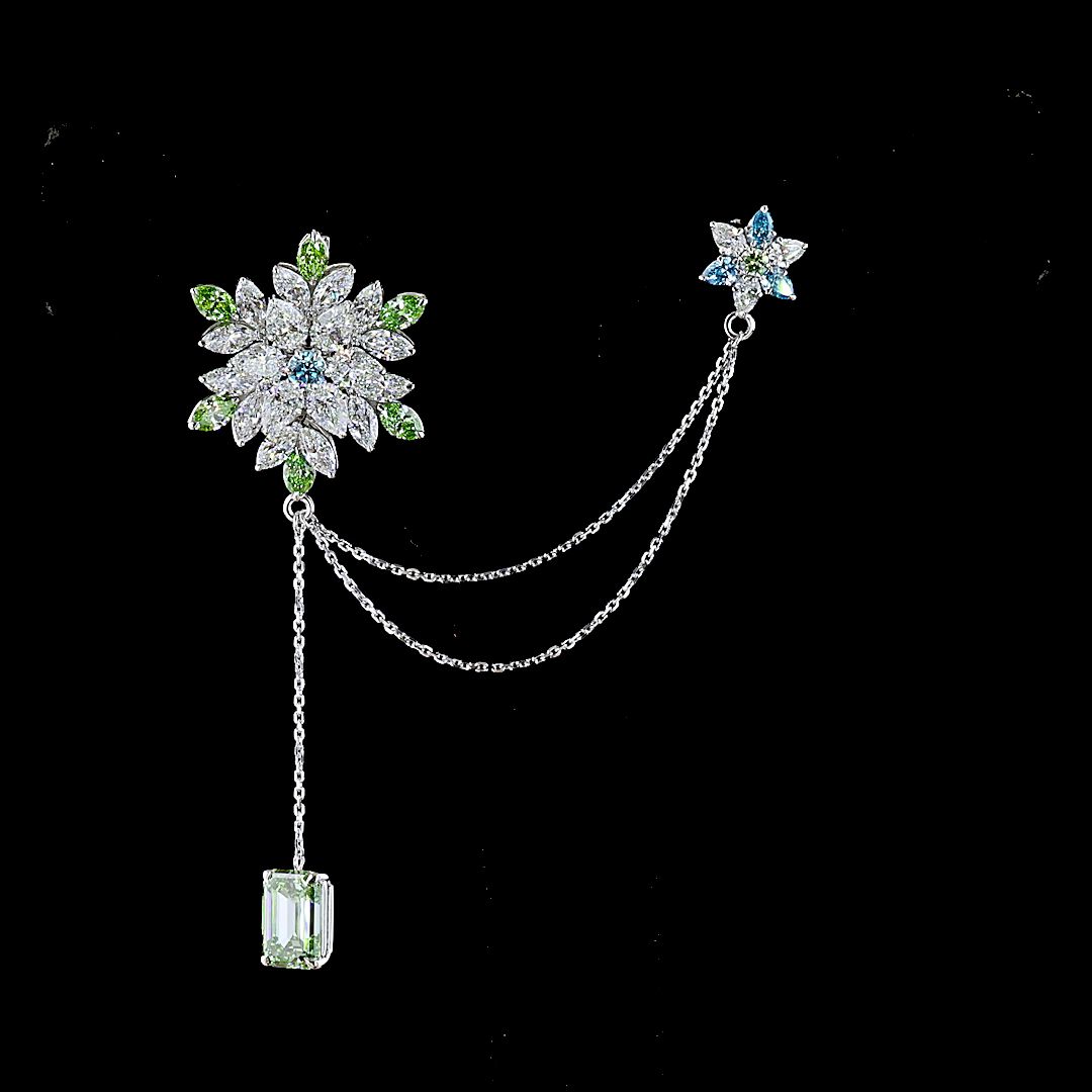 White gold Diamond Brooch · 7.84 ct