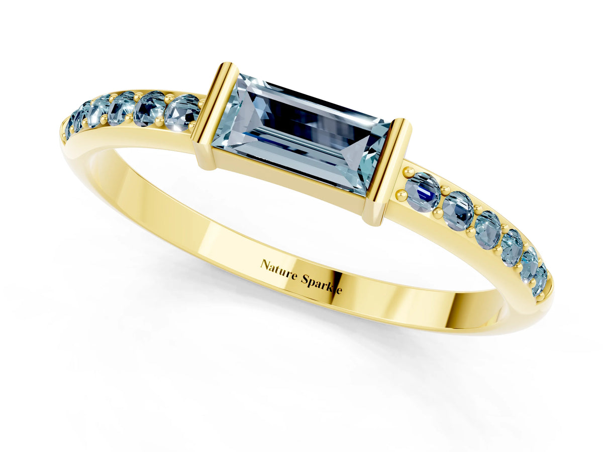 Baguette Aquamarine Pavé Band in Yellow gold with Bar Setting
