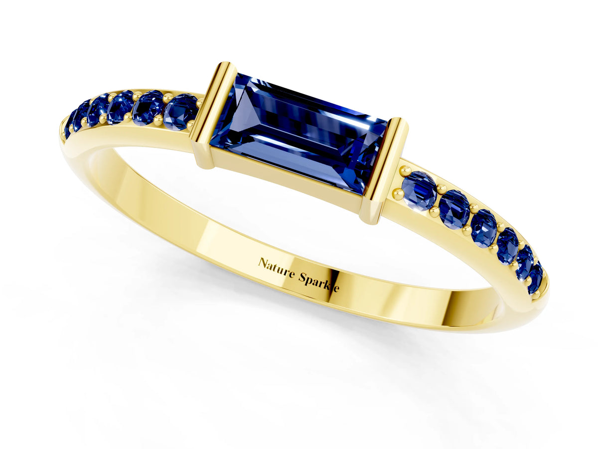Baguette Blue Sapphire Pavé Band in Yellow gold with Bar Setting