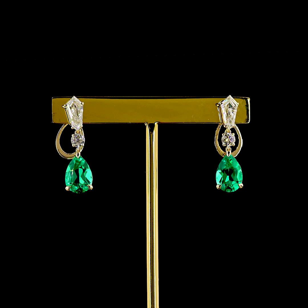 Yellow gold Diamond Hanging Earrings · 1.6 ct