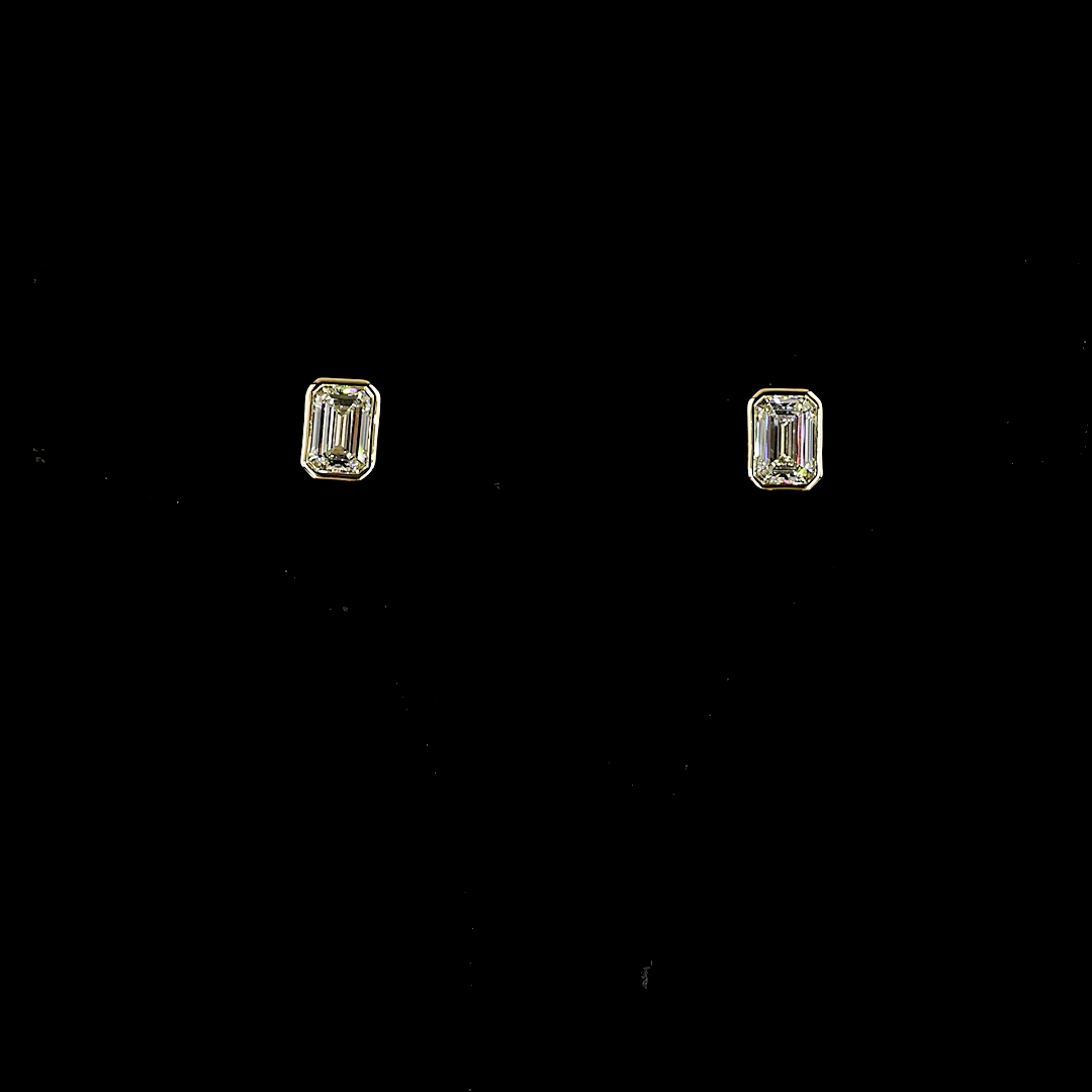 Yellow gold Diamond Studs · 3.05 ct