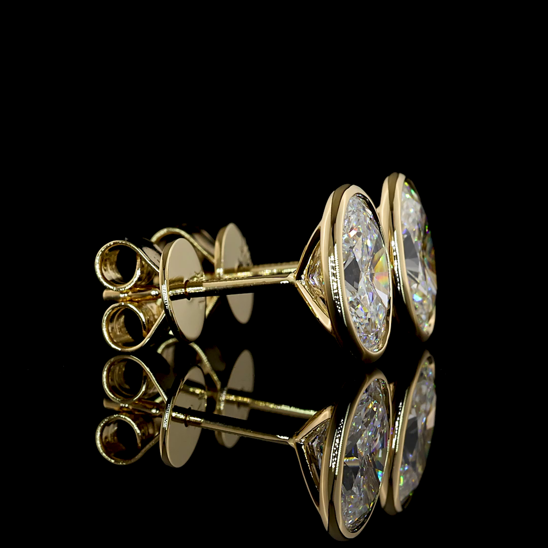 Yellow gold Diamond Studs · 2.01 ct