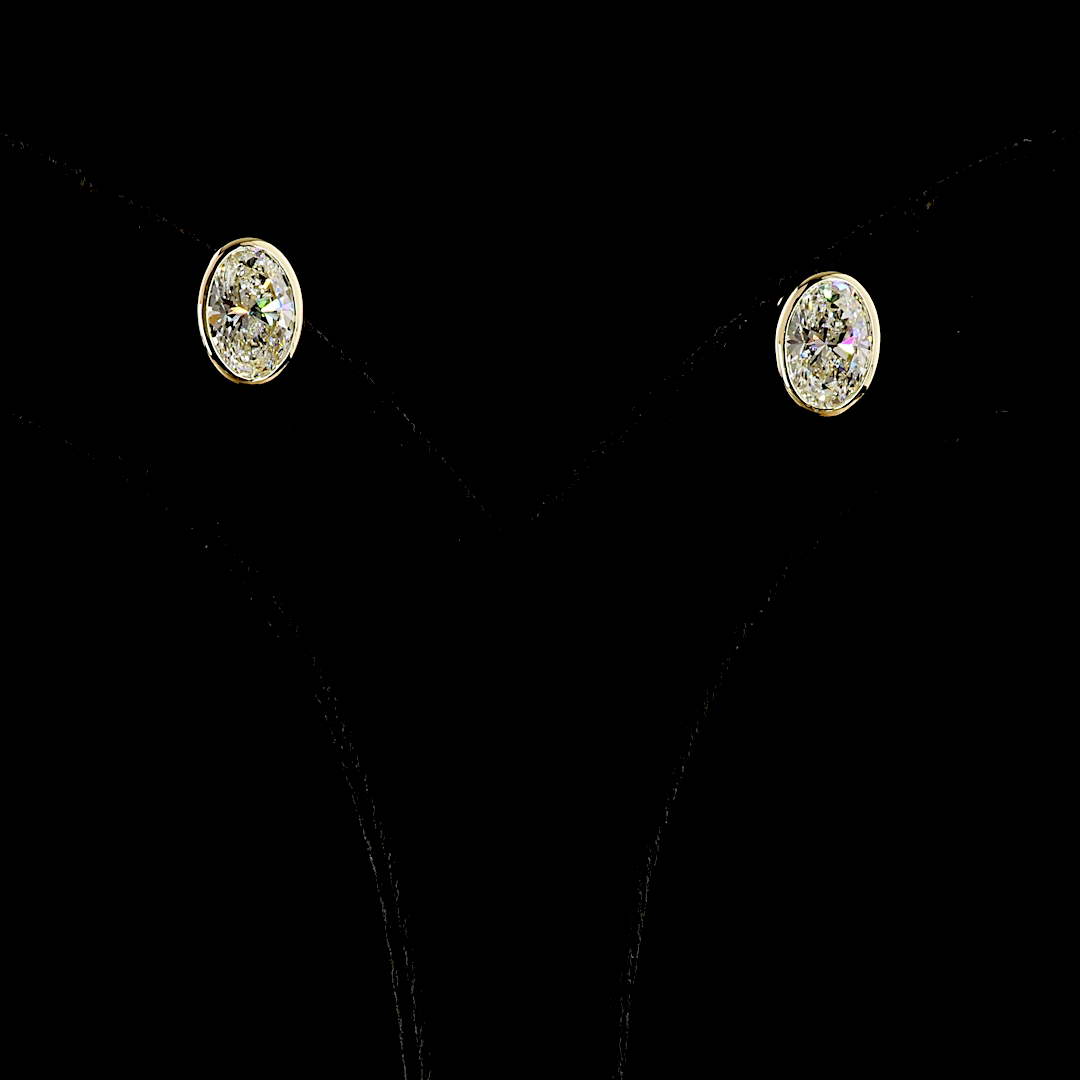 Yellow gold Diamond Studs · 3.1 ct