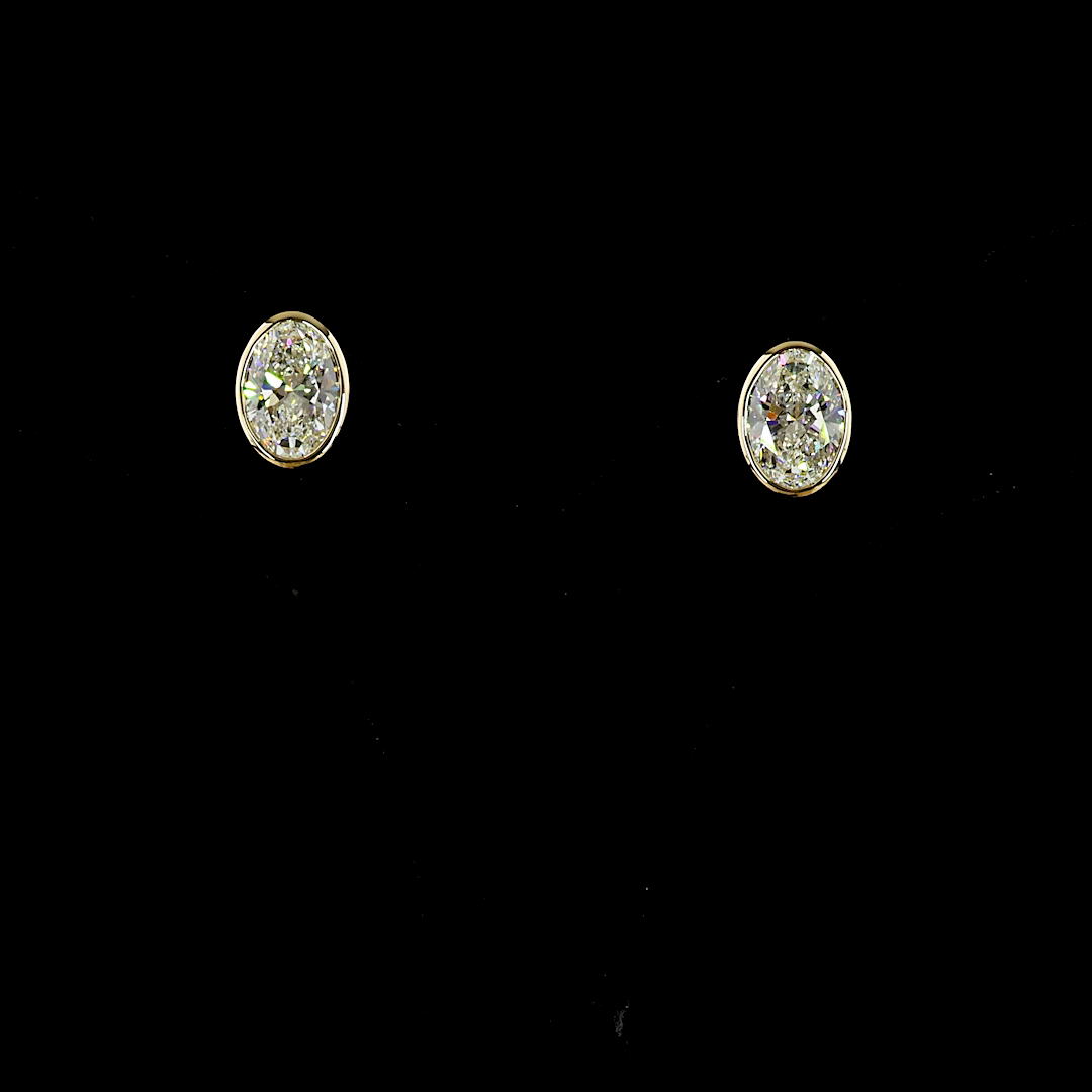 Yellow gold Diamond Studs · 5.03 ct