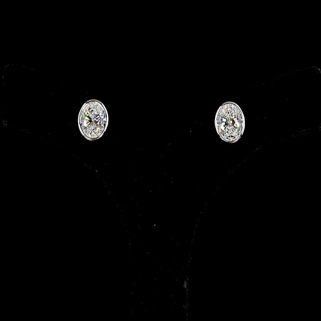 White gold Diamond Studs · 5.06 ct