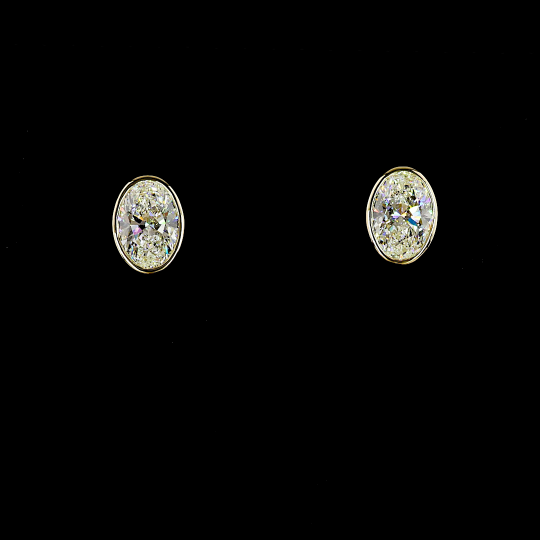 Yellow gold Diamond Studs · 10.15 ct