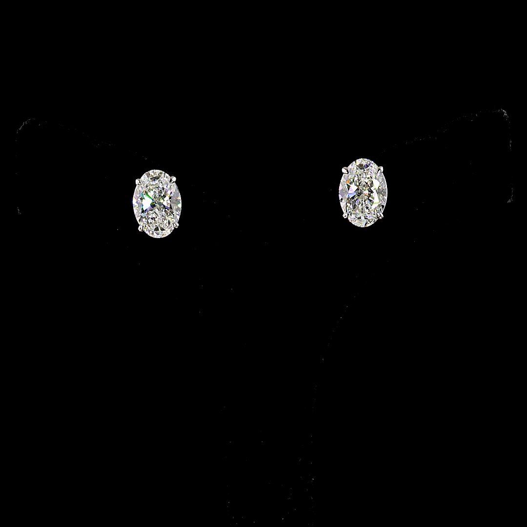 White gold Diamond Studs · 8.09 ct