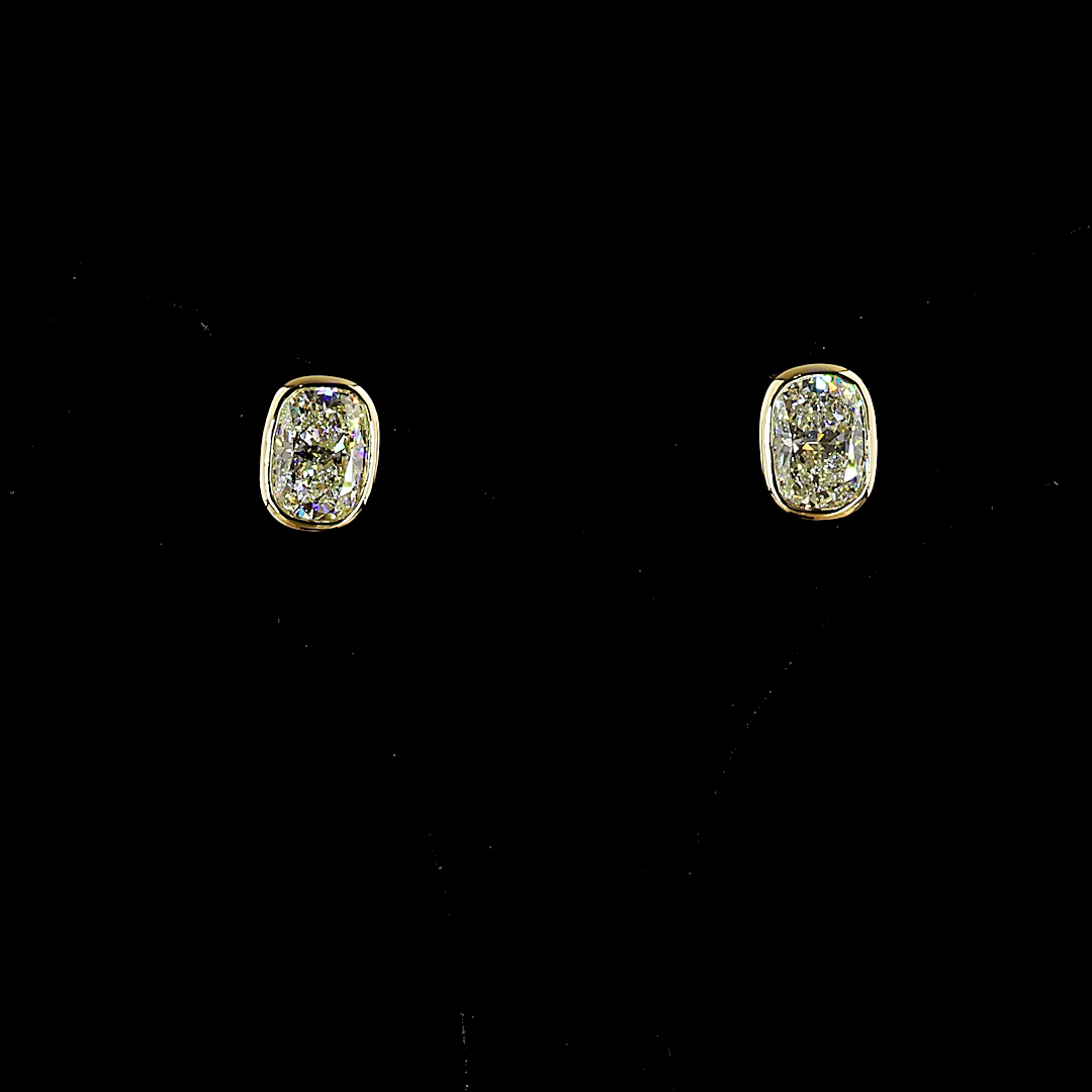 Yellow gold Diamond Studs · 6.29 ct