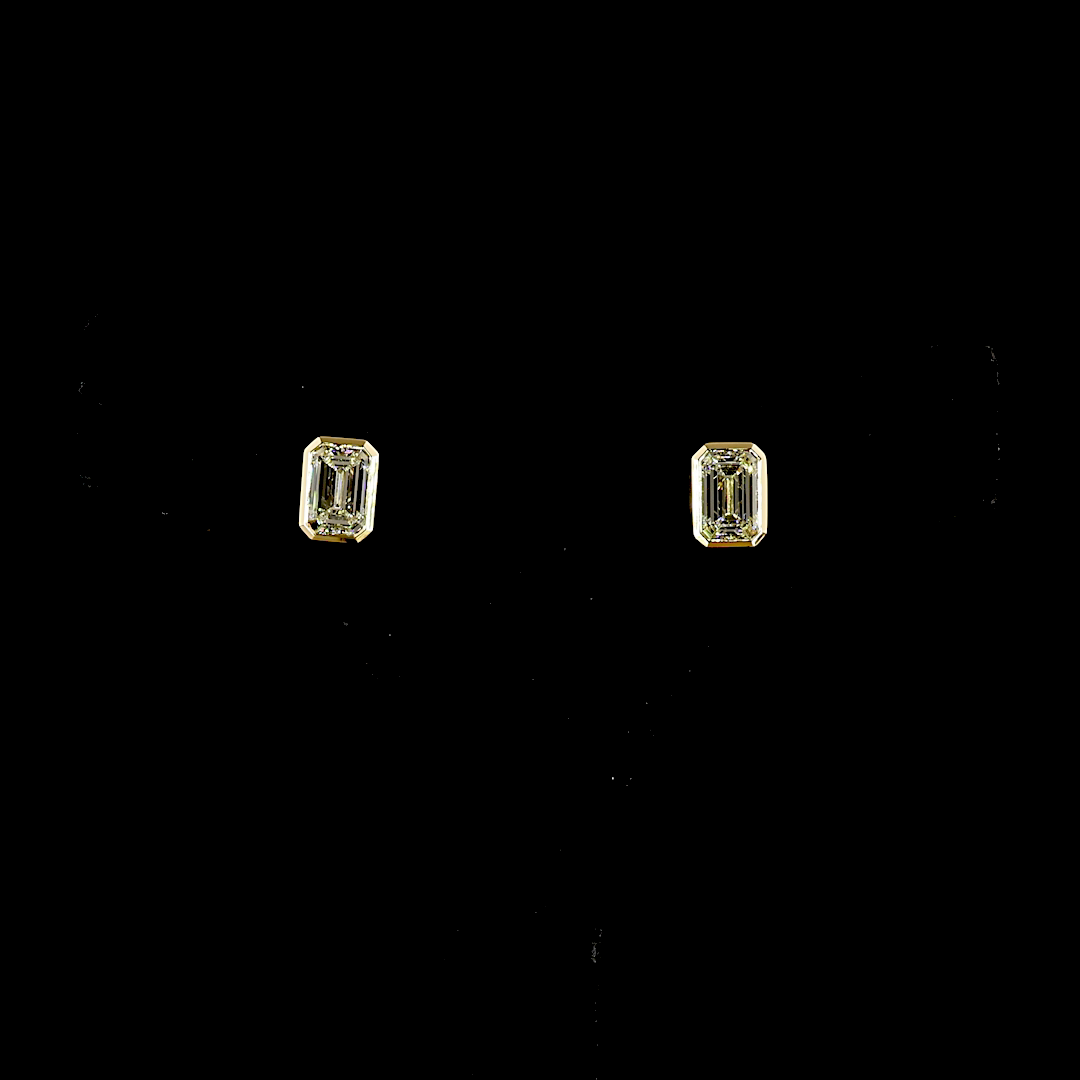 Yellow gold Diamond Studs · 4.3 ct