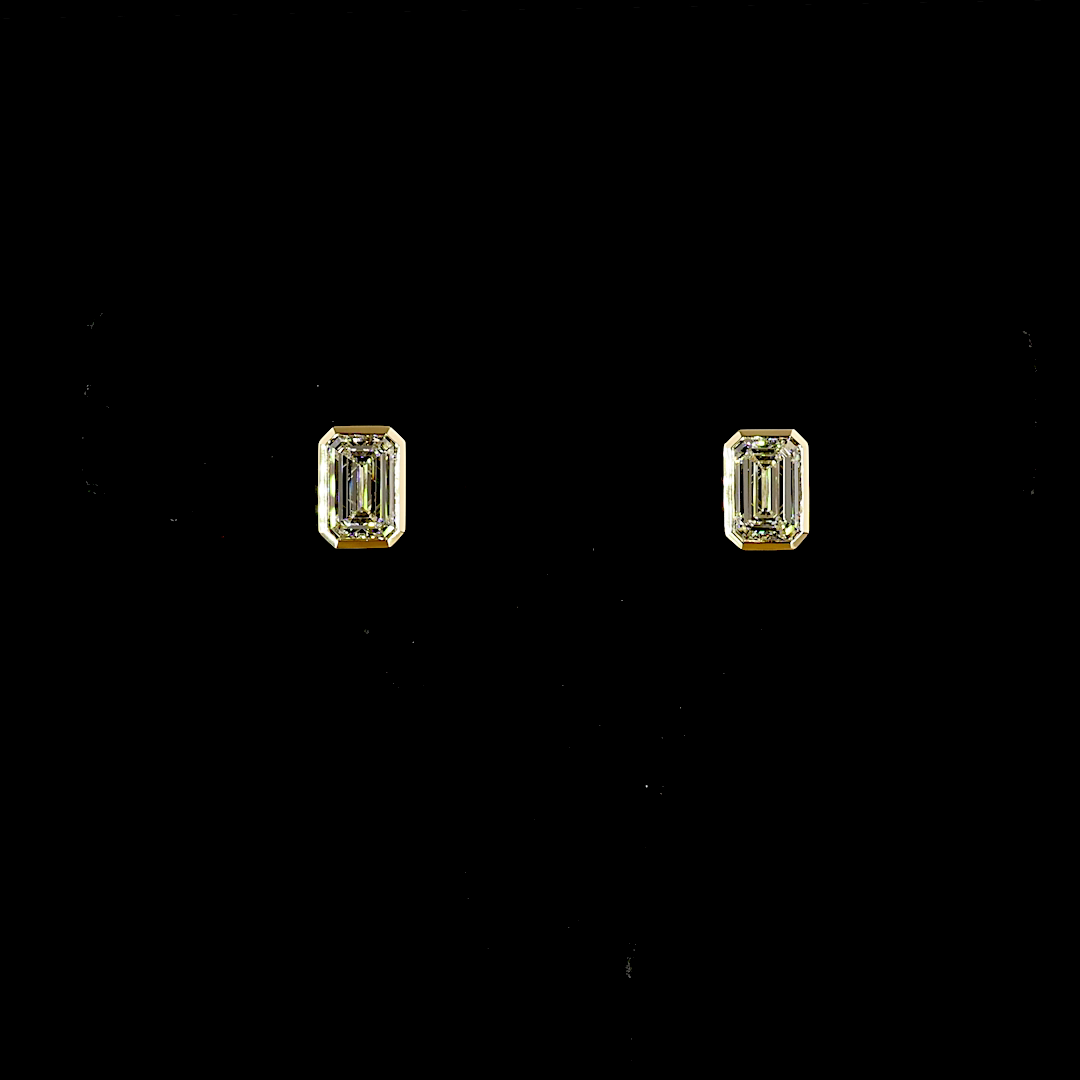 Yellow gold Diamond Studs · 6.28 ct