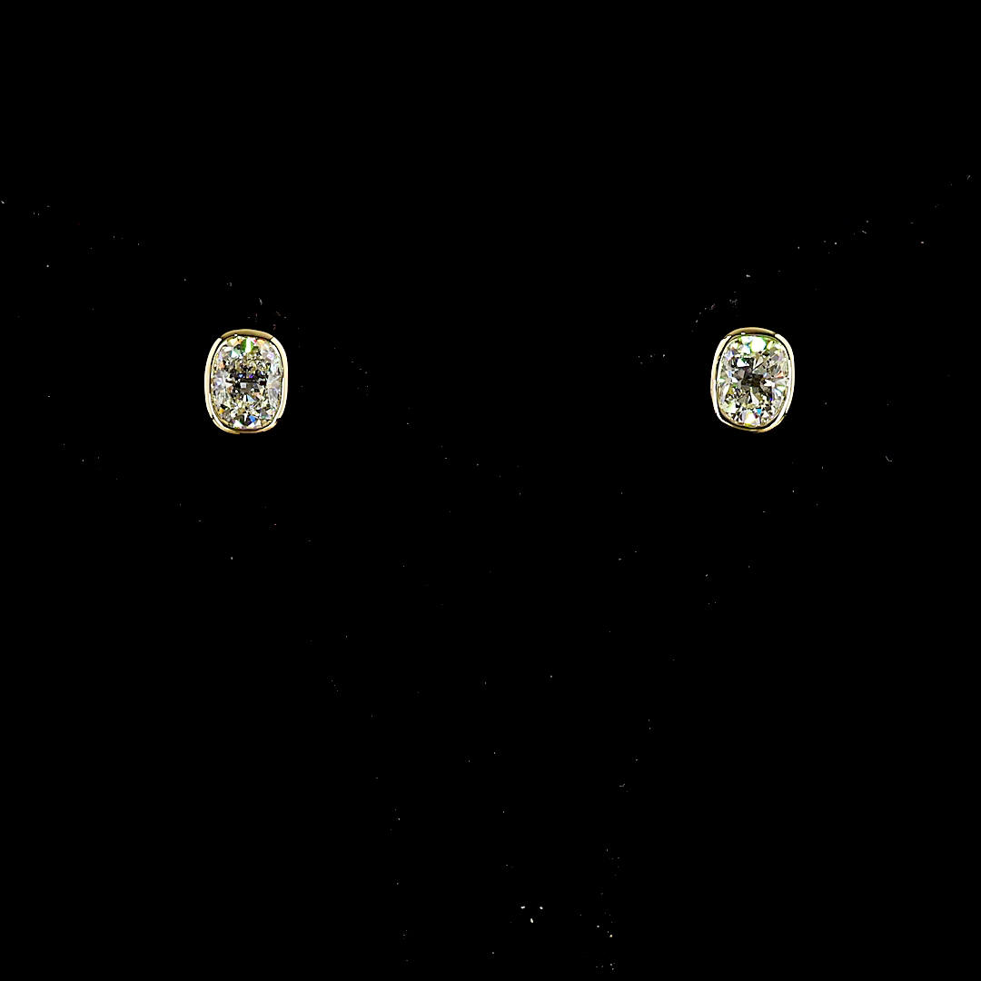 Yellow gold Diamond Studs · 2.05 ct