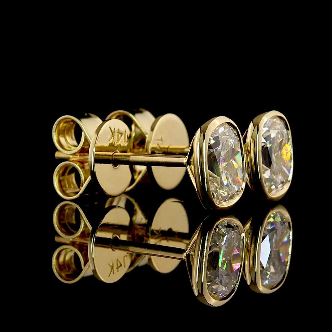 Yellow gold Diamond Studs · 1.06 ct