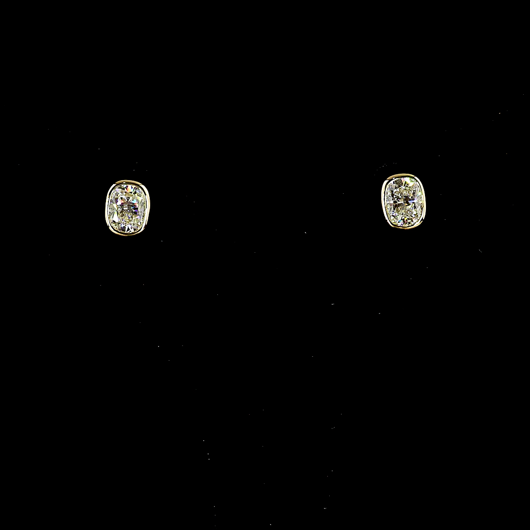 Yellow gold Diamond Studs · 2.05 ct