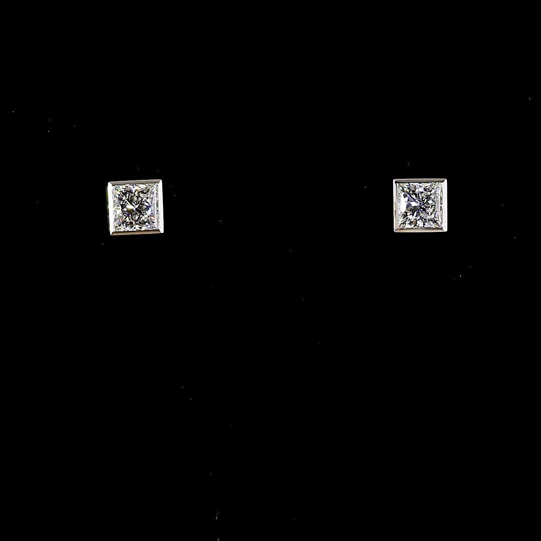 White gold Diamond Studs · 3.07 ct