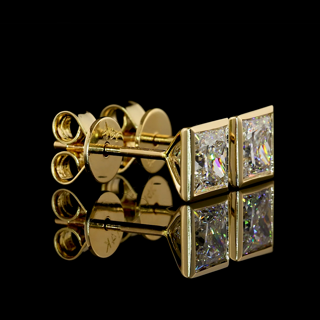 Yellow gold Diamond Studs · 1.54 ct