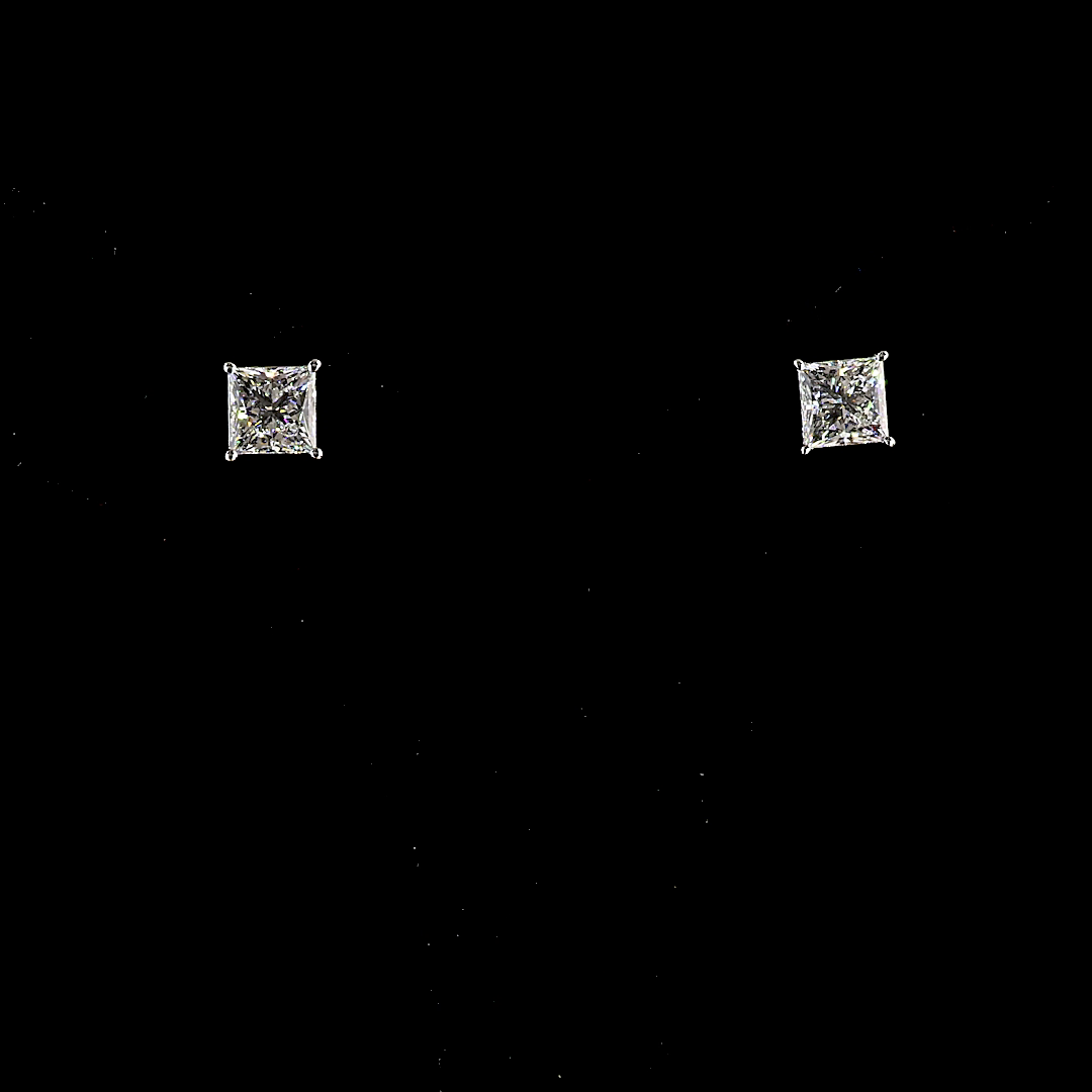 White gold Diamond Studs · 2.56 ct