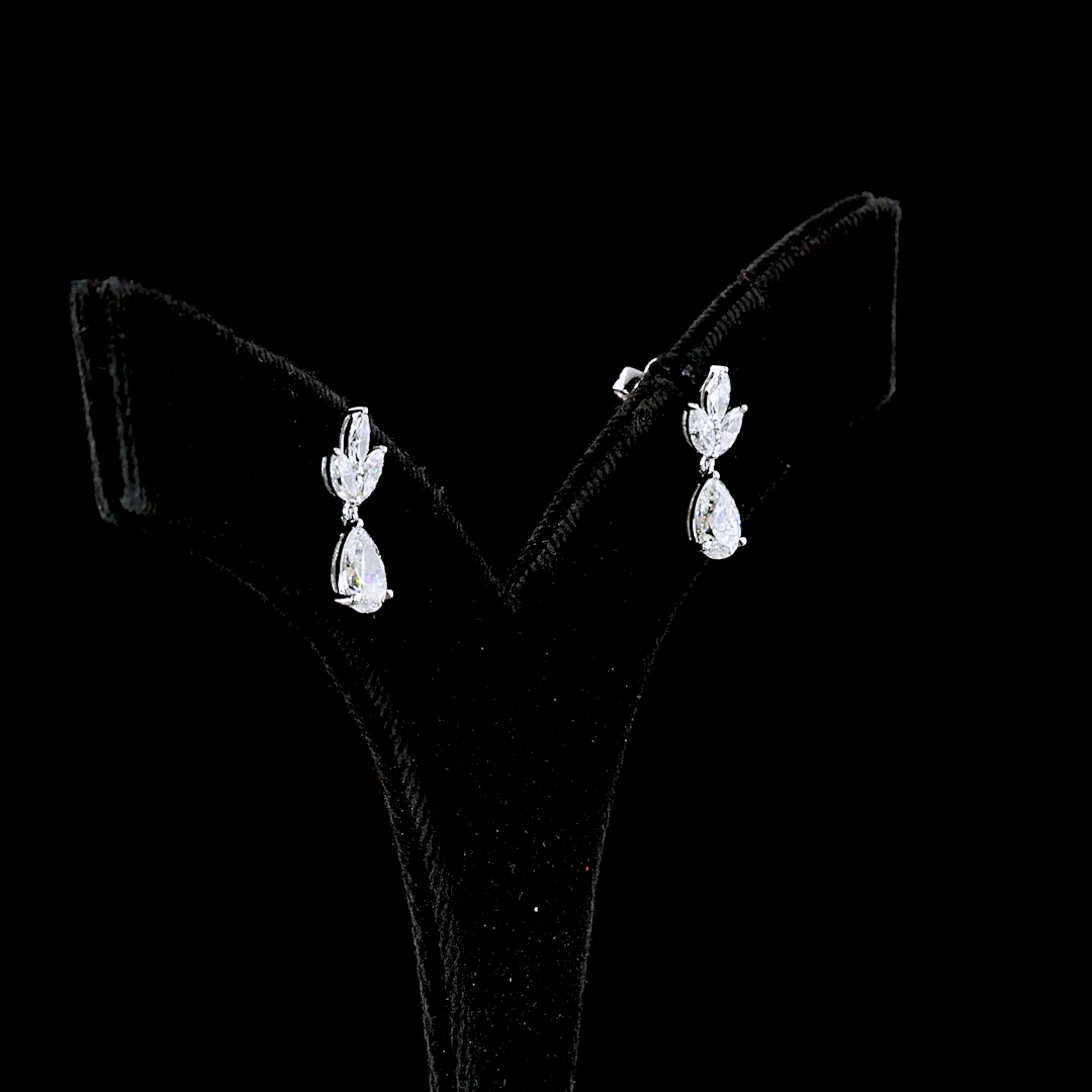 White gold Diamond Hanging Earrings · 1.95 ct