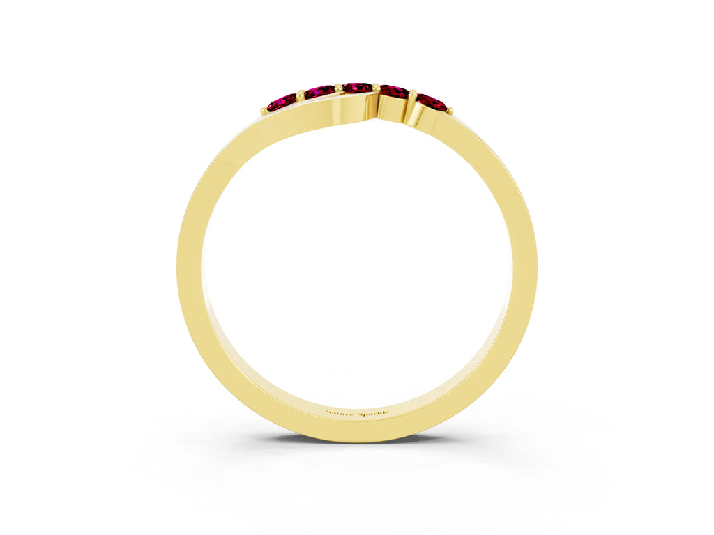 Five-Stone Round Garnet Crossover Band in Yellow gold with Prong Setting