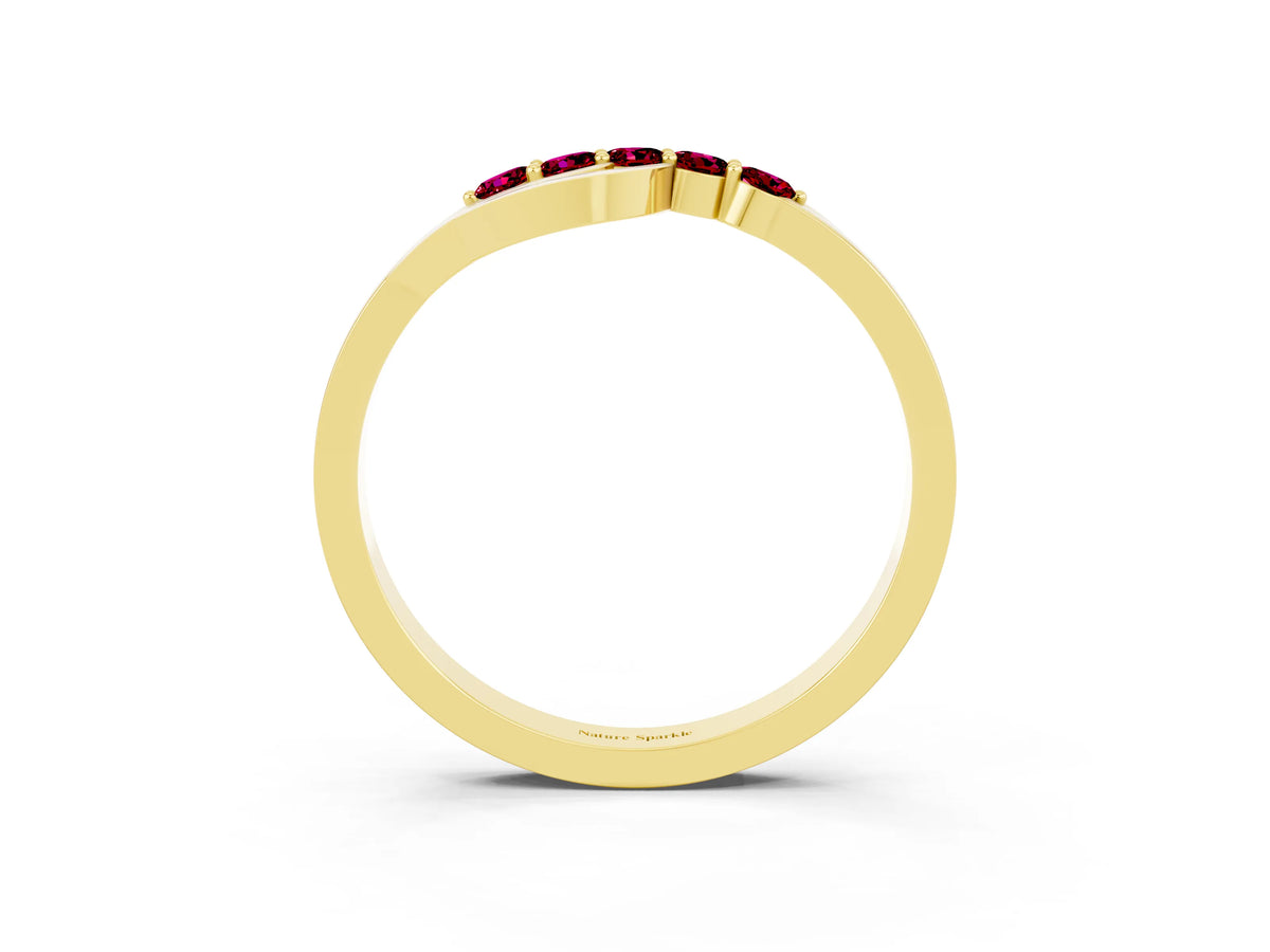 Five-Stone Round Garnet Crossover Band in Yellow gold with Prong Setting