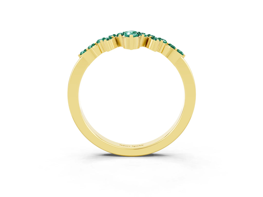 Marquise and Round Green Sapphire Chevron Band in Yellow gold with Prong Setting