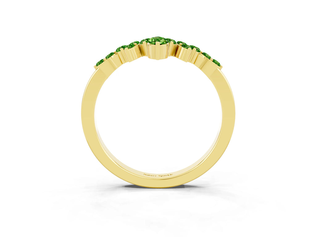 Marquise and Round Peridot Chevron Band in Yellow gold with Prong Setting