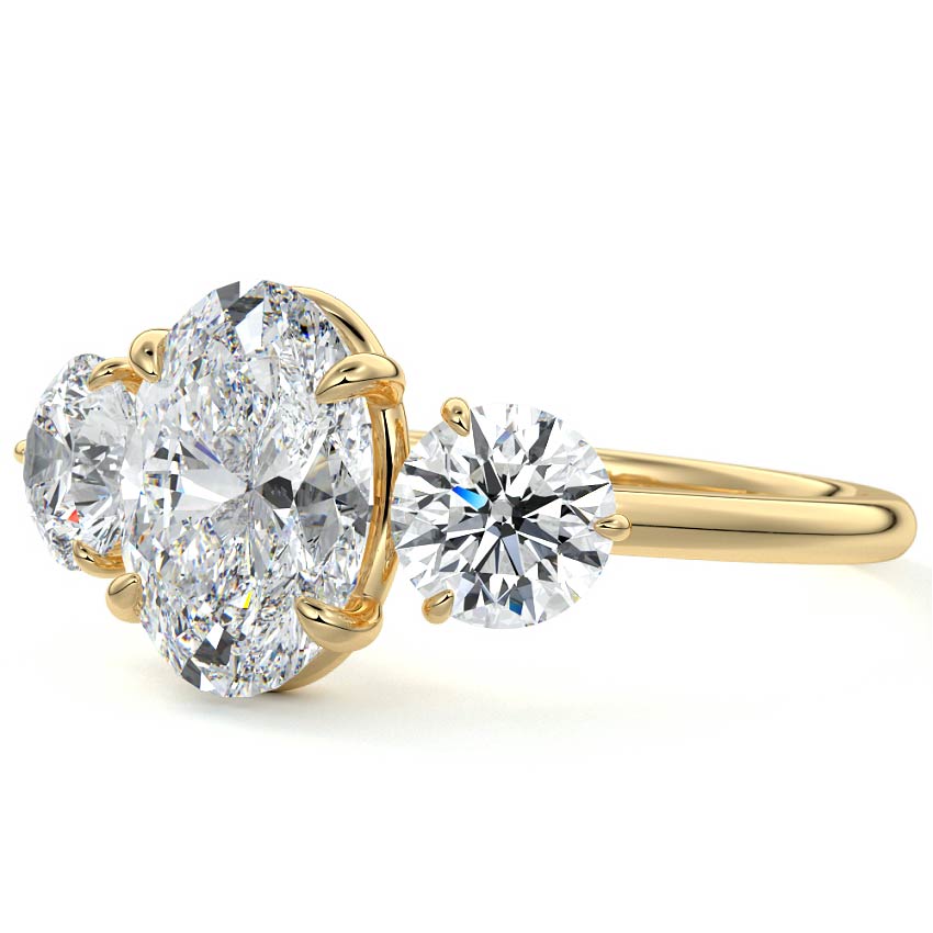 Yellow gold Three-Stone Oval Diamond Ring with Round Side Stones