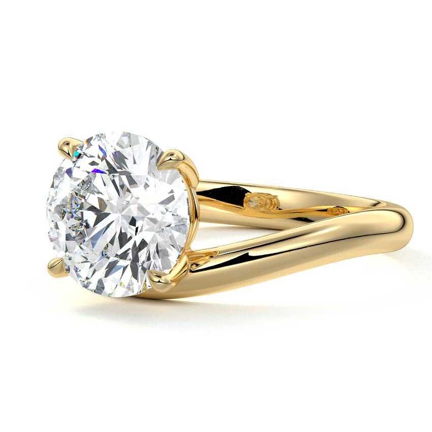 Yellow gold Round Diamond Solitaire Engagement Ring