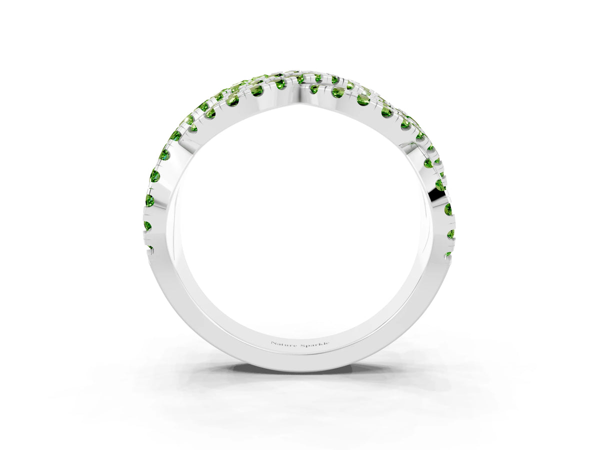 Pavé Round Peridot Infinity Twist Band in White gold with Shared Prong Setting