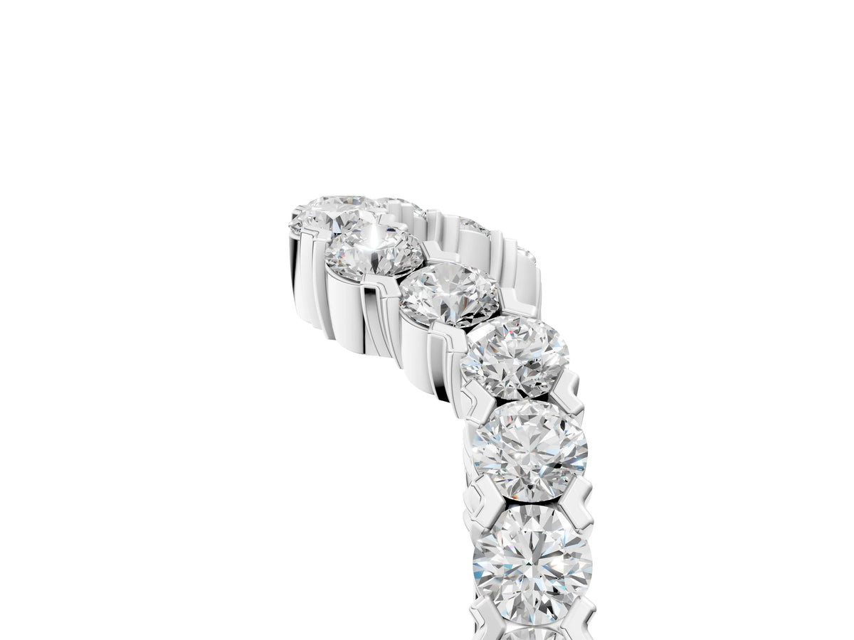 Platinum V-Shaped Diamond Round Cut Pavé Band with Prong Setting
