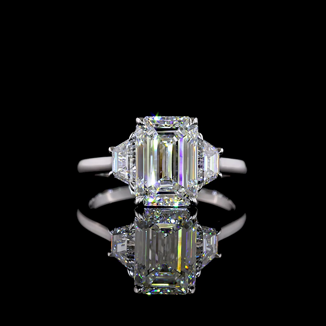 White gold Diamond Three-Stone Ring · 3.78 ct