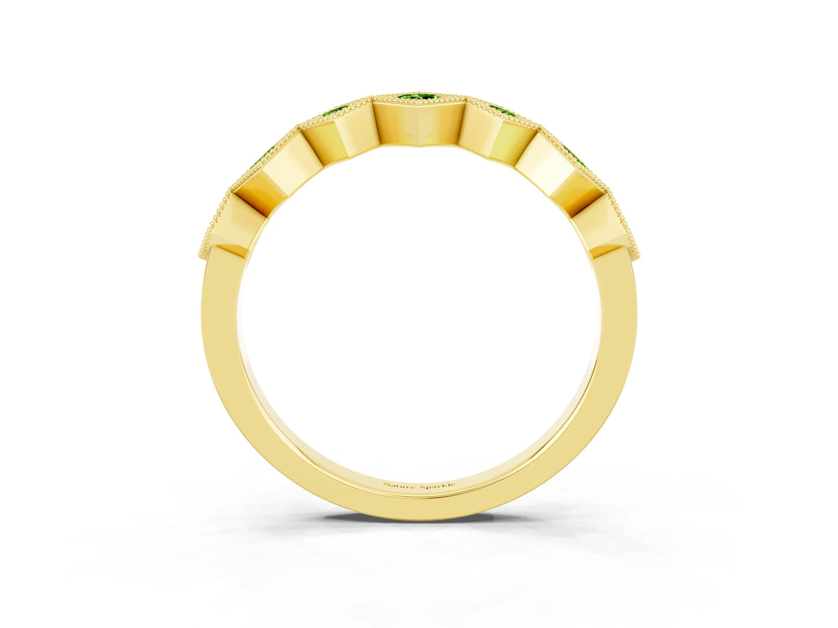 Round Peridot Square Bezel Chevron Band in Yellow gold with Milgrain Detailing