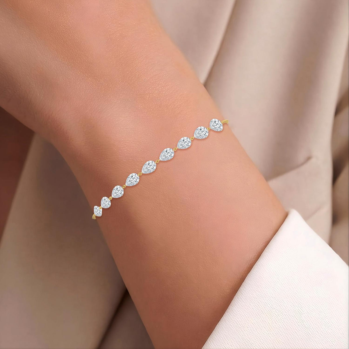 Yellow gold Diamond Bracelet · 3.38 ctw
