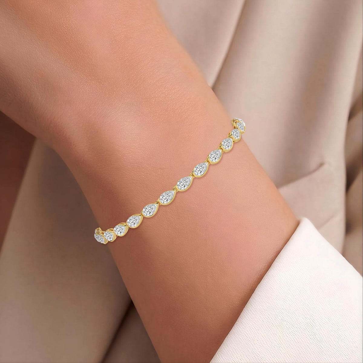 Yellow gold Diamond Bracelet · 5.97 ctw