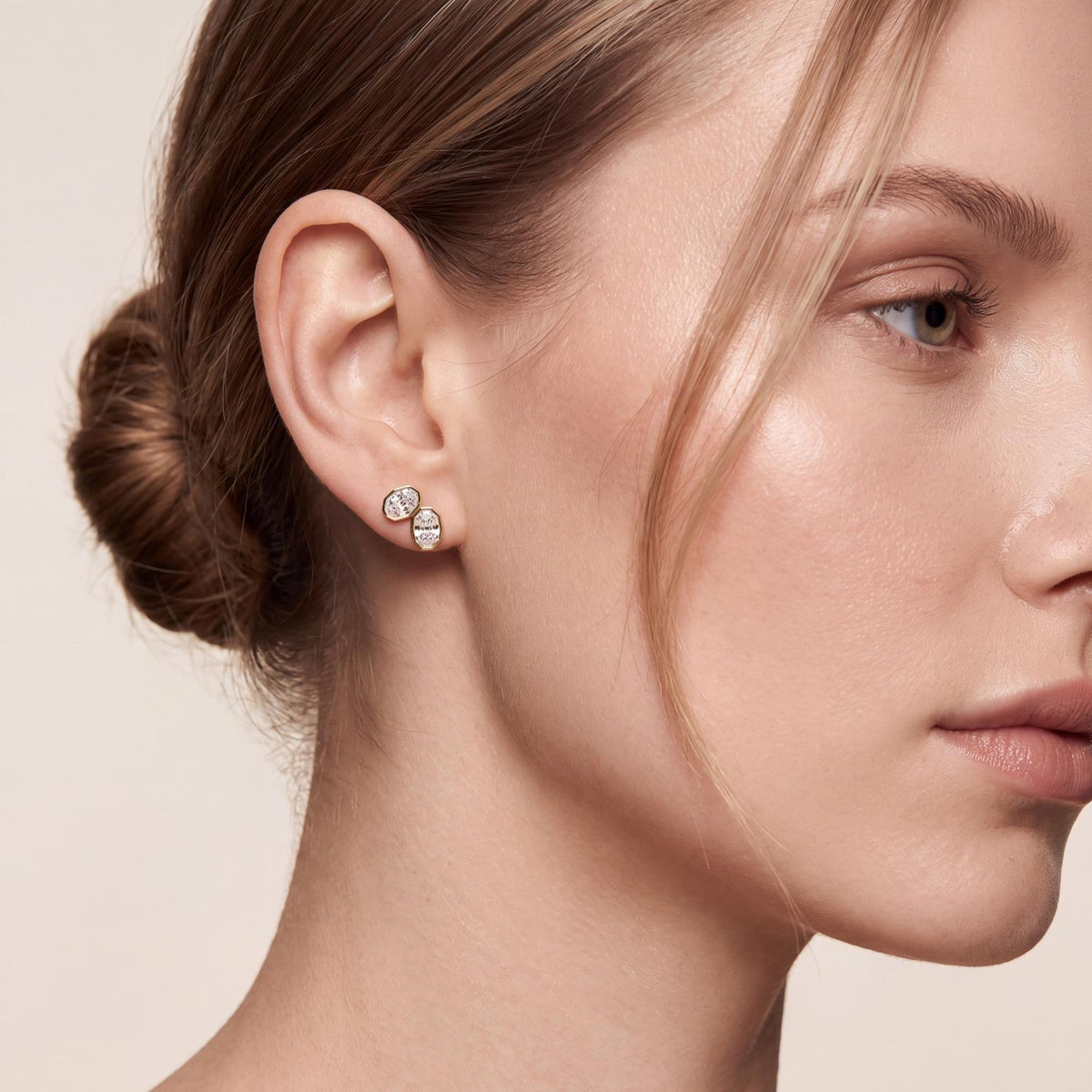 Yellow gold Diamond Earrings · 5.68 ctw