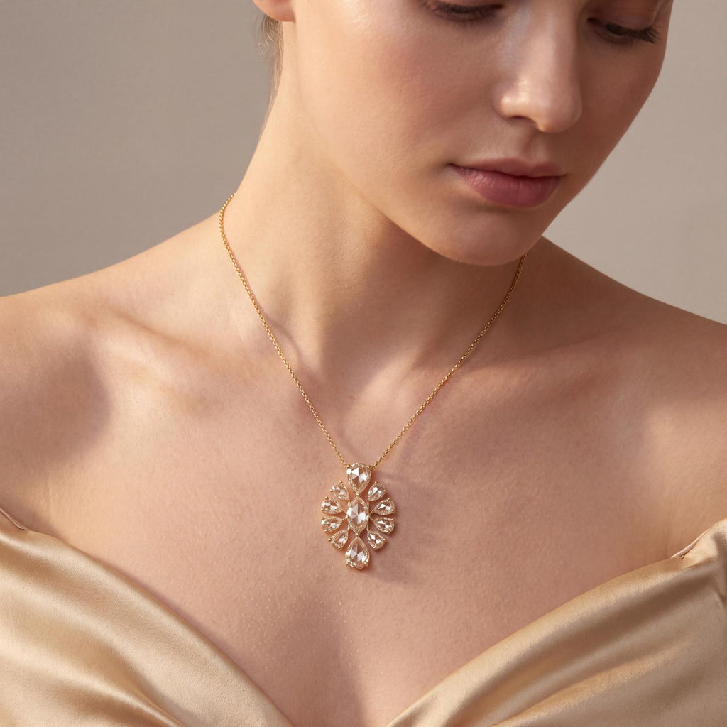 Yellow gold Diamond Pendant · 4.81 ctw