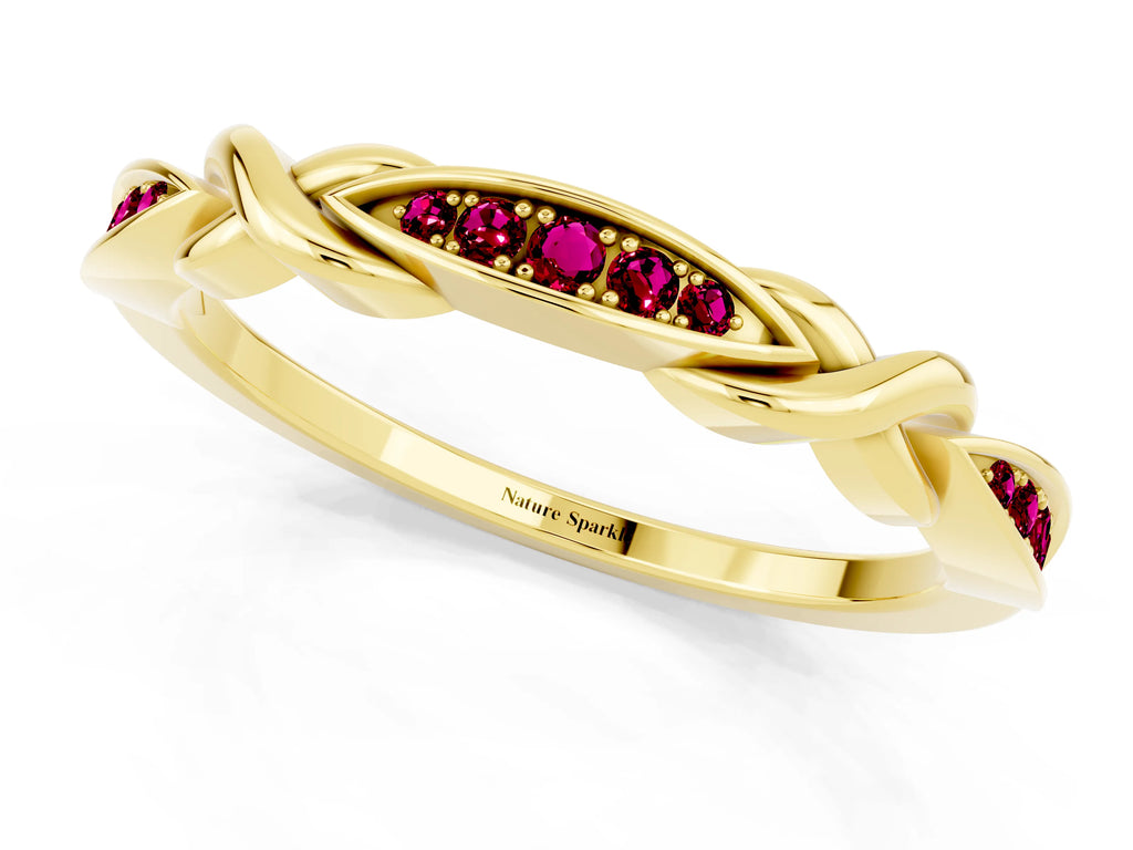 Twisted Marquise Garnet Pavé Band in Yellow gold with Shared Prong Setting